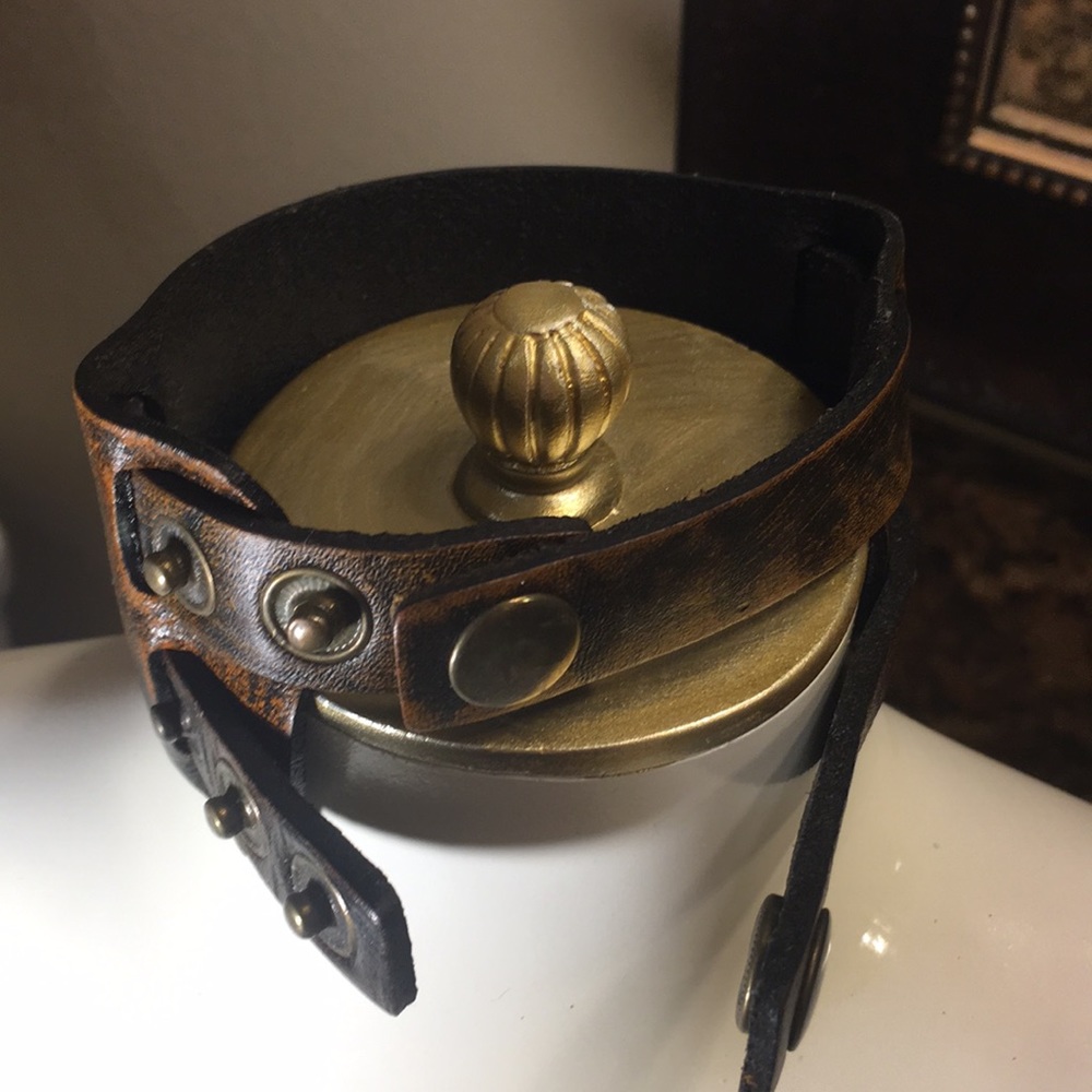Unisex leather bracelet